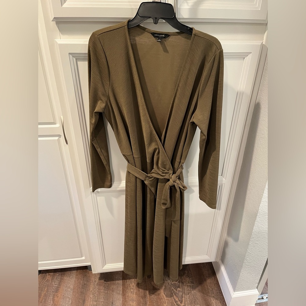 Banana Republic wrap dress. Size Large. Olive green.